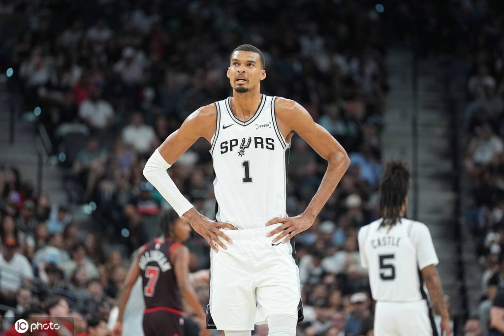 文班亚马41+16卡斯尔21+8+10 马刺胜公牛